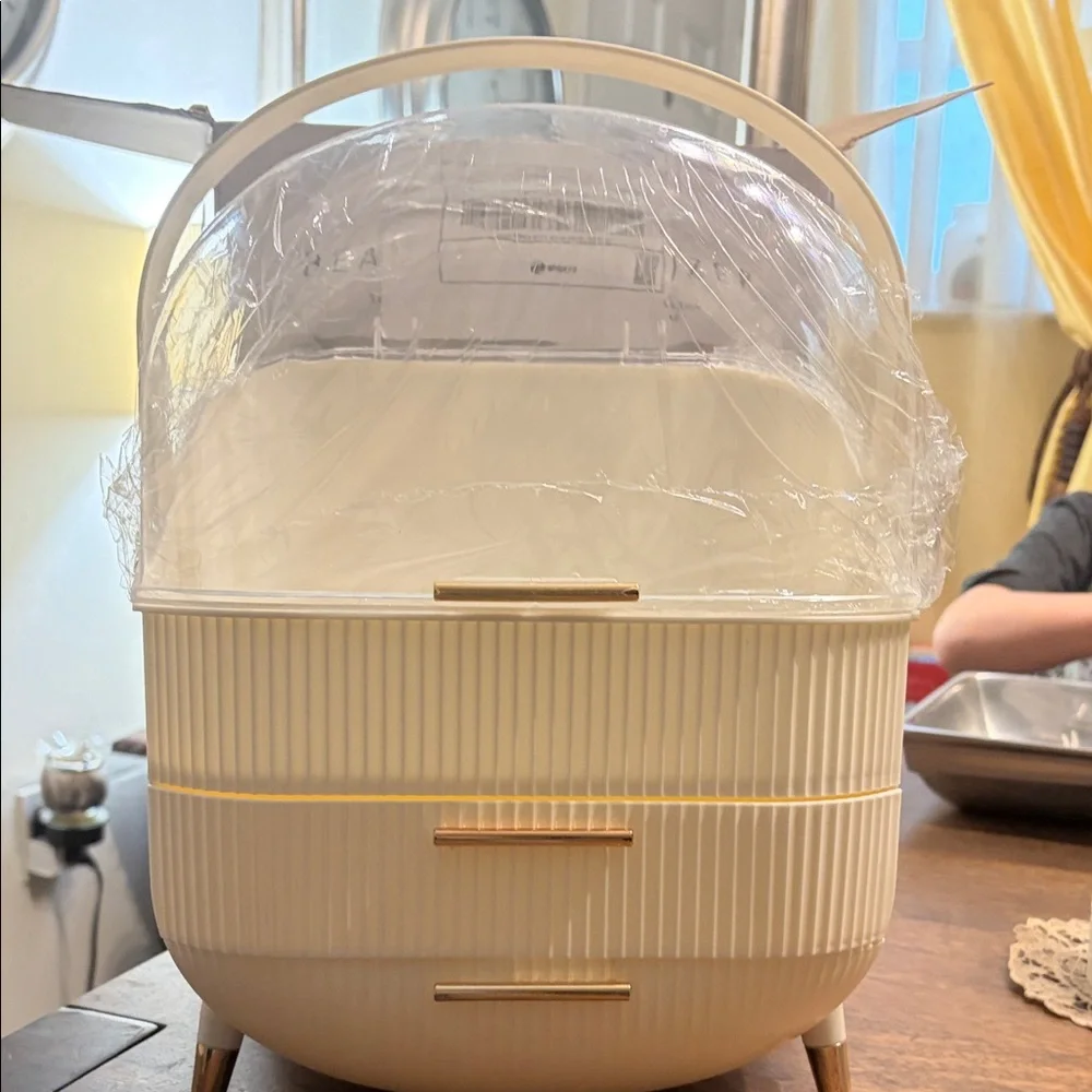 Oasis White and Gold Makeup Organizer